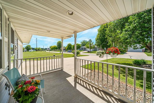 2209 HIGH MEADOWS LANE, Neenah, WI 54956