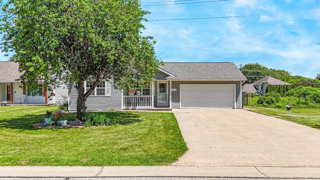 2209 HIGH MEADOWS LANE, Neenah, WI 54956