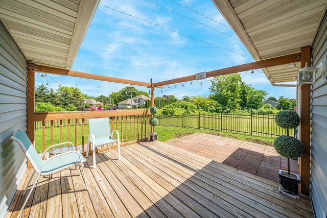 2209 HIGH MEADOWS LANE, Neenah, WI 54956