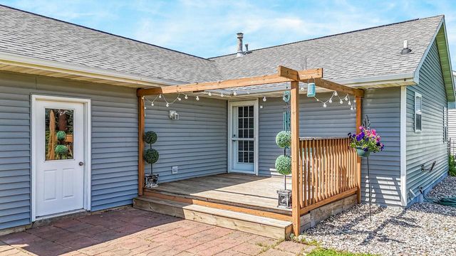 2209 HIGH MEADOWS LANE, Neenah, WI 54956