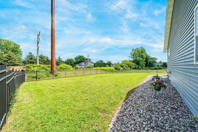 2209 HIGH MEADOWS LANE, Neenah, WI 54956