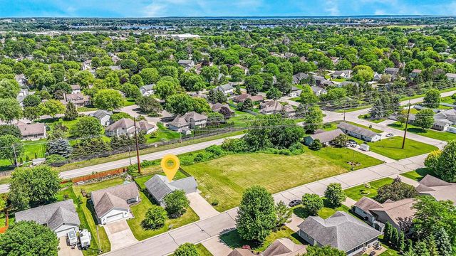 2209 HIGH MEADOWS LANE, Neenah, WI 54956