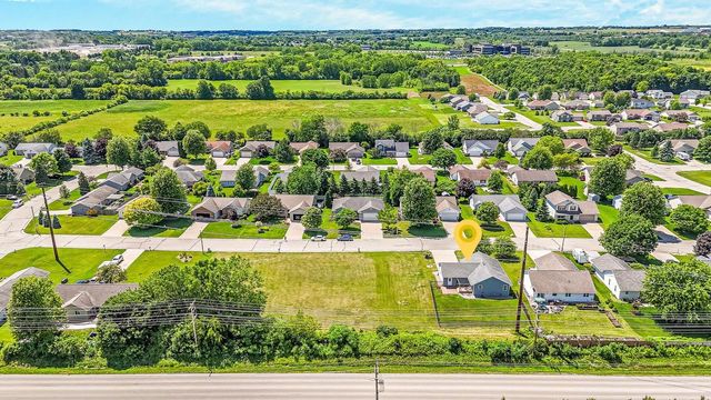2209 HIGH MEADOWS LANE, Neenah, WI 54956