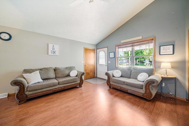2209 HIGH MEADOWS LANE, Neenah, WI 54956