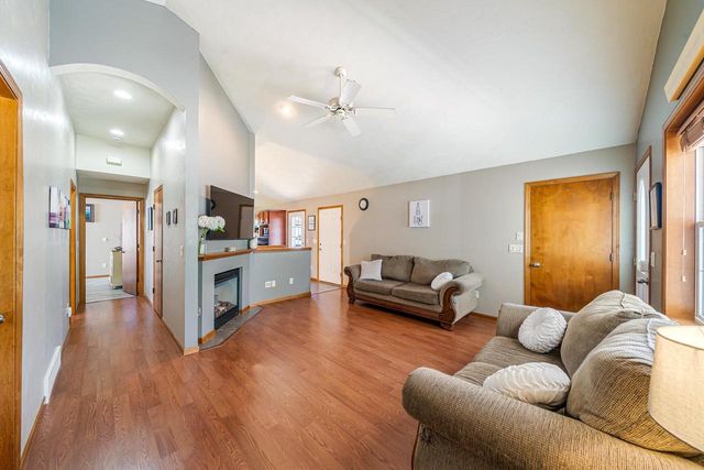 2209 HIGH MEADOWS LANE, Neenah, WI 54956