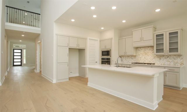 8018 Hingham Lane, The Woodlands, TX 77389