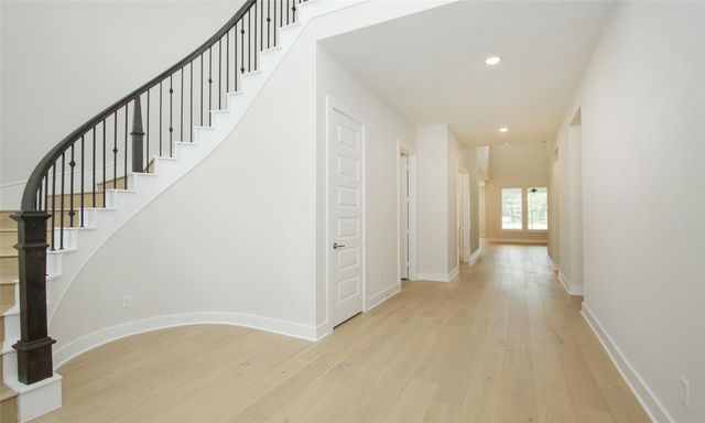 8018 Hingham Lane, The Woodlands, TX 77389