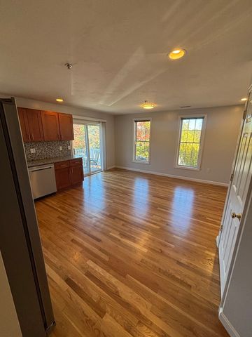571 Freeport St 4, Boston, MA 02122