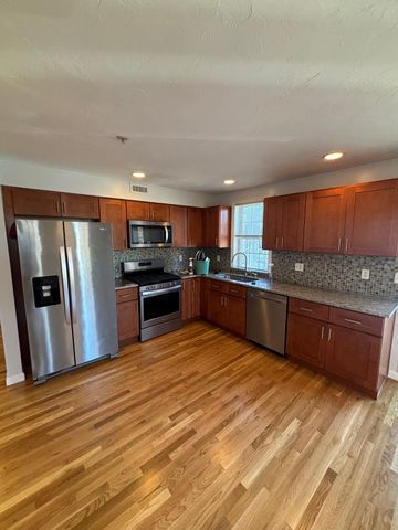 571 Freeport St 4, Boston, MA 02122