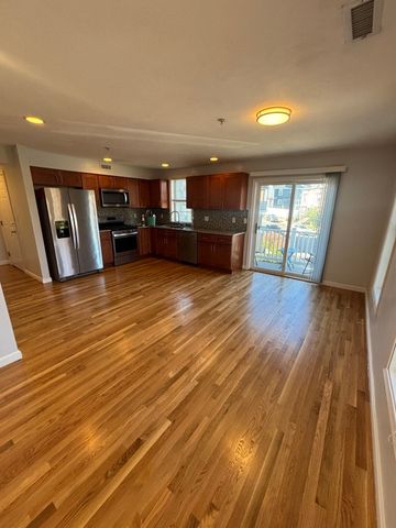 571 Freeport St 4, Boston, MA 02122