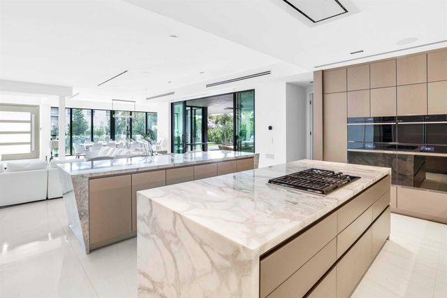 237 Elwa Place, West Palm Beach, FL 33405