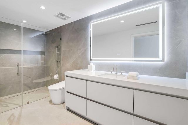 237 Elwa Place, West Palm Beach, FL 33405