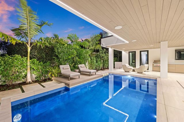 237 Elwa Place, West Palm Beach, FL 33405