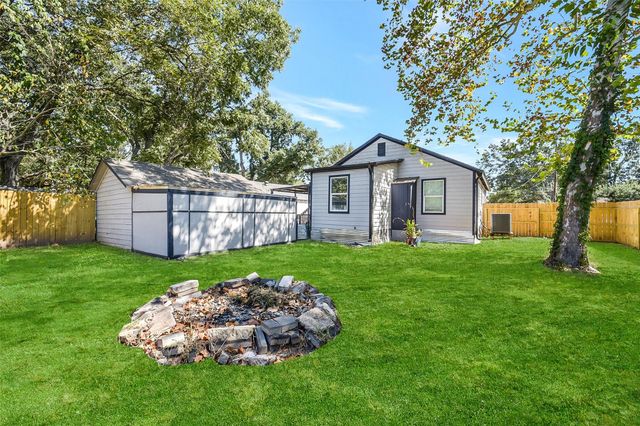 307 Penick Road, Waller, TX 77484