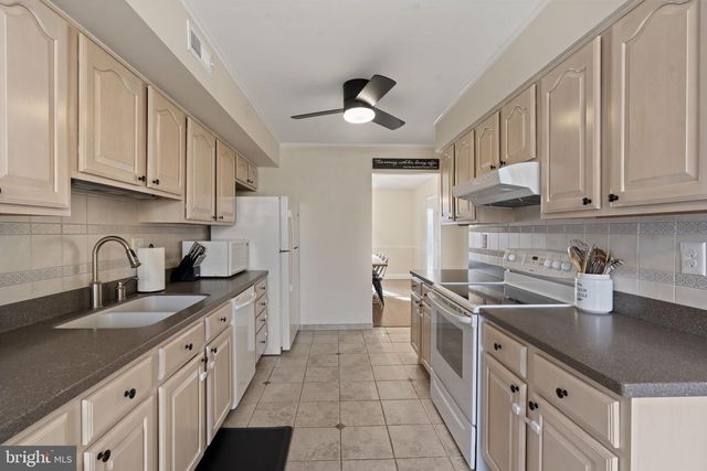 9 CRATER DR, Sewell, NJ 08080