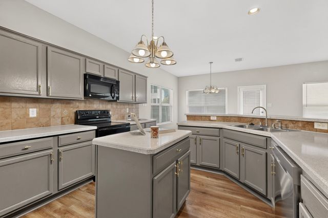 710 Bowie Lane, Mansfield, TX 76063
