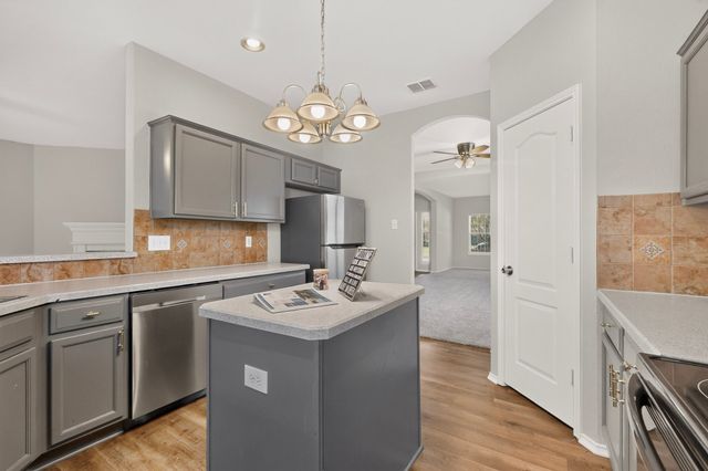 710 Bowie Lane, Mansfield, TX 76063