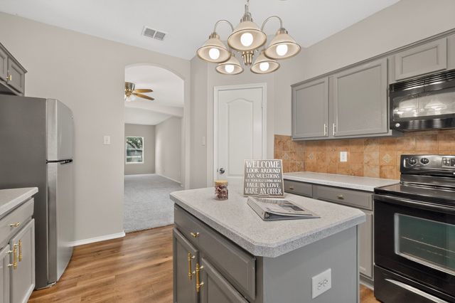 710 Bowie Lane, Mansfield, TX 76063