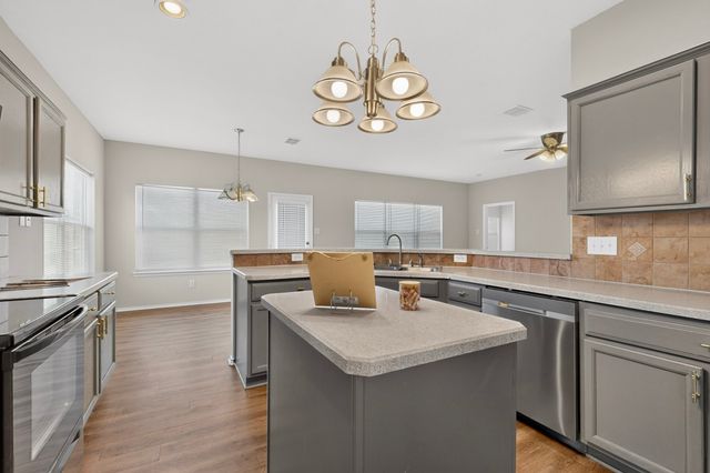 710 Bowie Lane, Mansfield, TX 76063