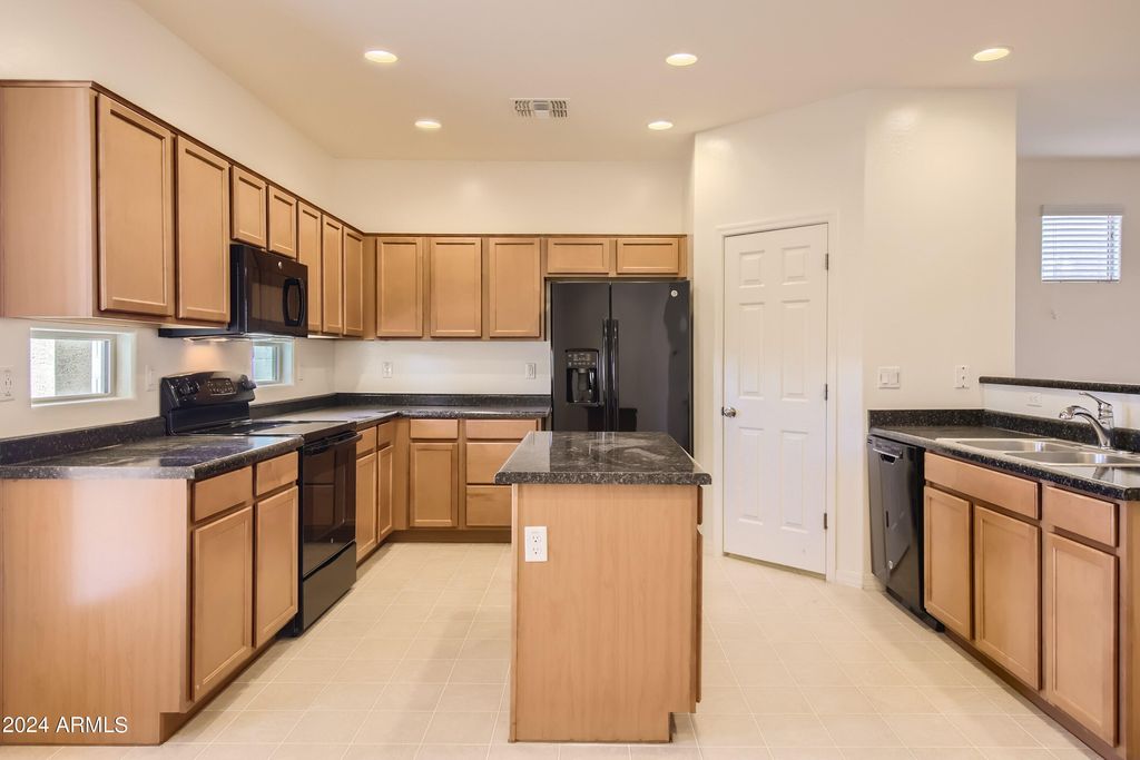 12209 W DESERT Lane, El Mirage, AZ 85335 — photo 2