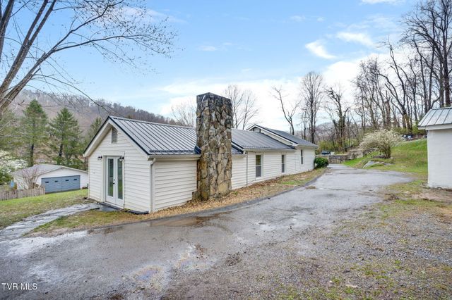 1131 Berry Road, Elizabethton, TN 37643