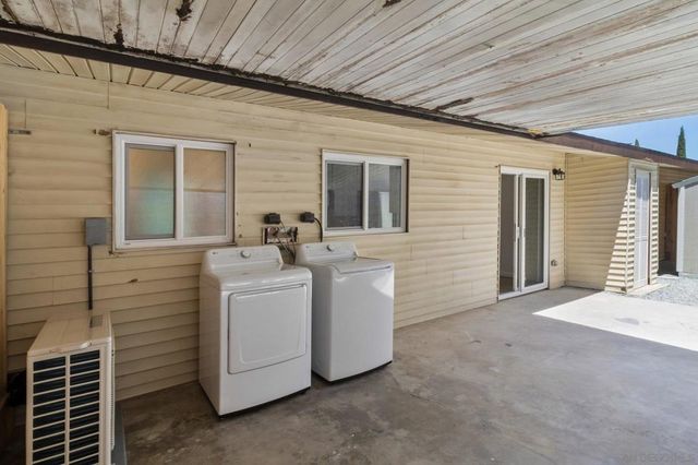 8717 Carribean Way, Santee, CA 92071