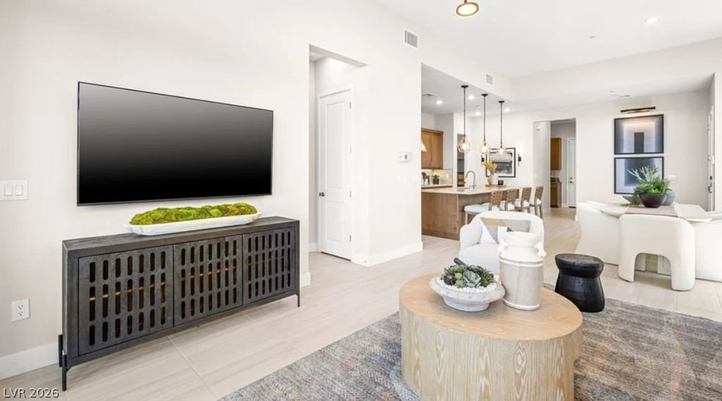 Image 15 of property listing at 2021 Harmony Gardens Street, Las Vegas, NV 89138