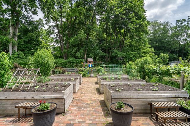38 Concord Rd, Billerica, MA 01821