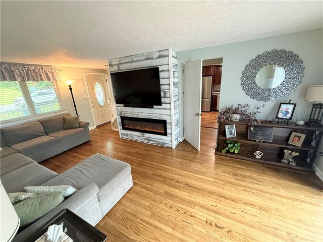 317 Noel Dr, Monroeville, PA 15146