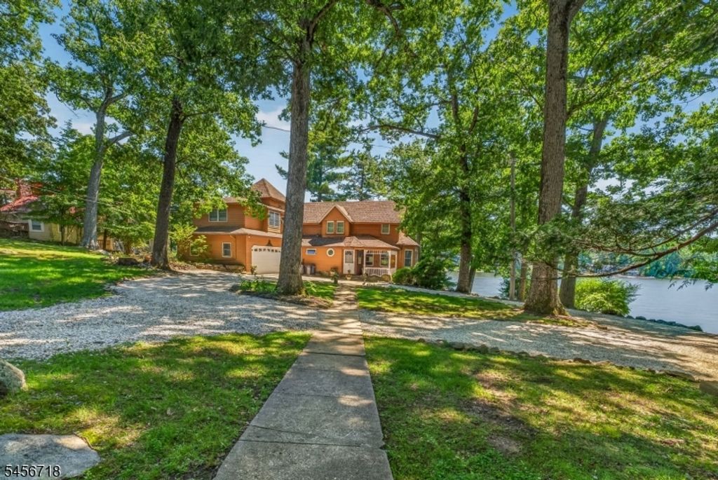 90 Ithanell Rd, Hopatcong Boro, NJ 07843 — exterior