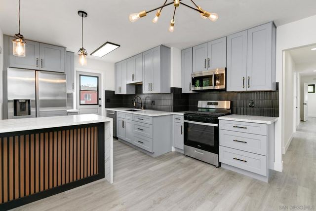 1948 Westinghouse St, San Diego, CA 92111