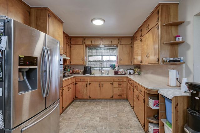 1055 E Dinuba Avenue, Reedley, CA 93654