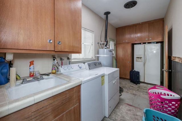 1055 E Dinuba Avenue, Reedley, CA 93654