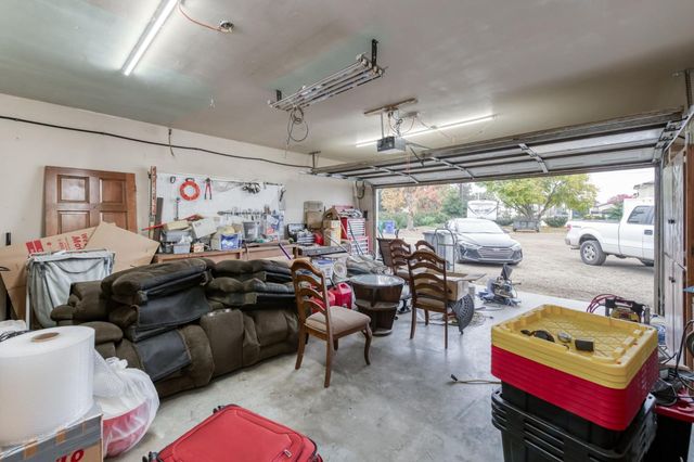 1055 E Dinuba Avenue, Reedley, CA 93654