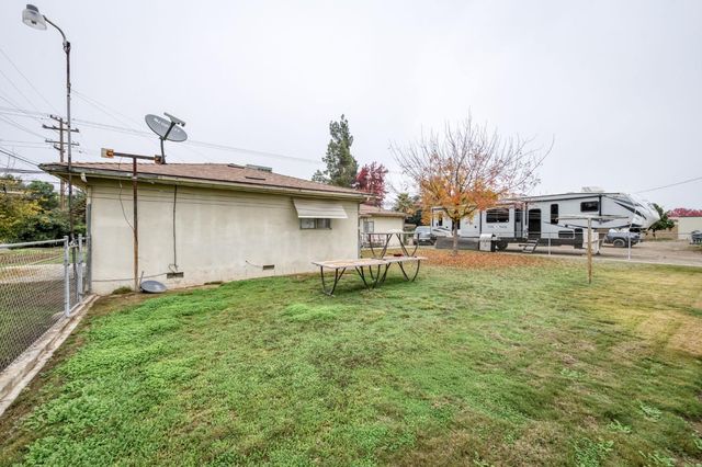 1055 E Dinuba Avenue, Reedley, CA 93654