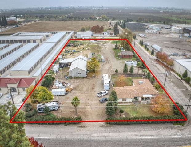 1055 E Dinuba Avenue, Reedley, CA 93654