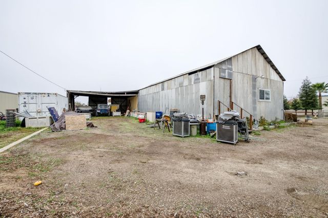 1055 E Dinuba Avenue, Reedley, CA 93654