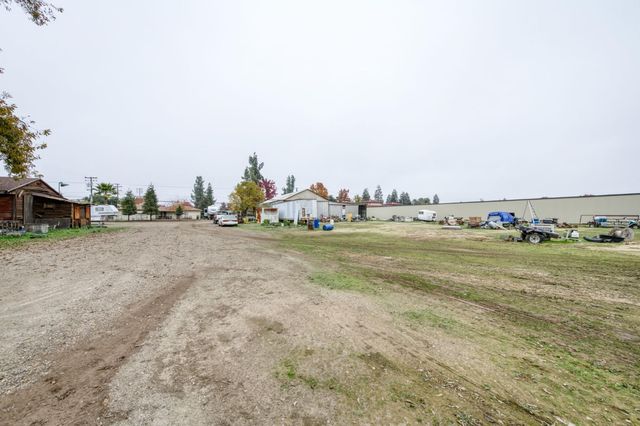 1055 E Dinuba Avenue, Reedley, CA 93654
