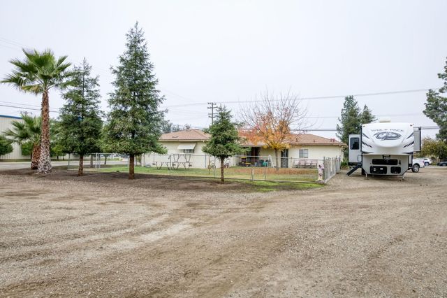 1055 E Dinuba Avenue, Reedley, CA 93654