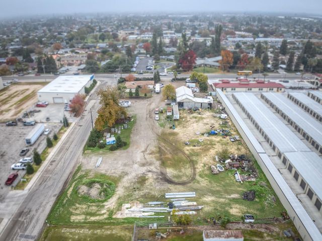 1055 E Dinuba Avenue, Reedley, CA 93654