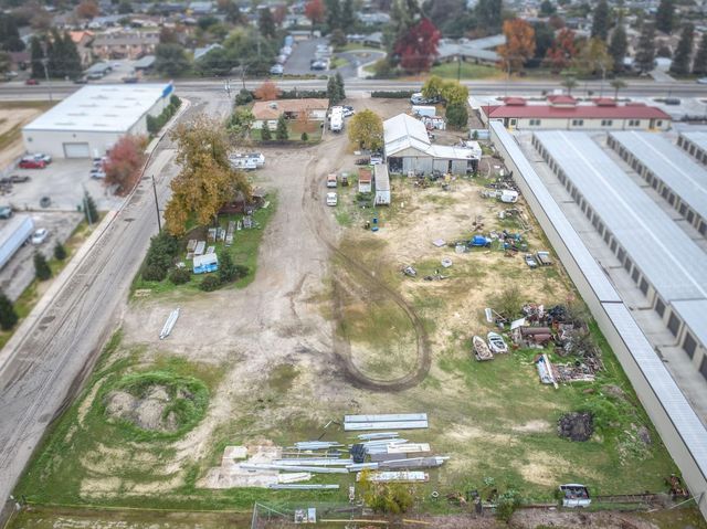 1055 E Dinuba Avenue, Reedley, CA 93654