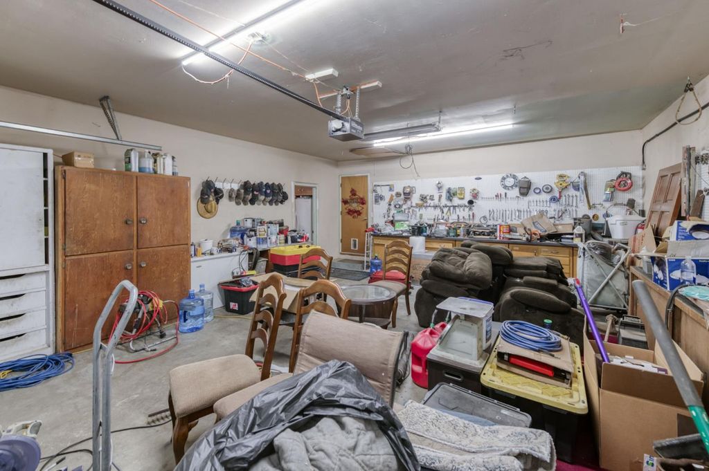 Image 20 of property listing at 1055 E Dinuba Avenue, Reedley, CA 93654