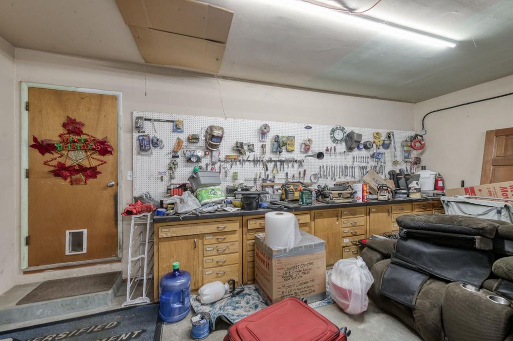 Image 21 of property listing at 1055 E Dinuba Avenue, Reedley, CA 93654