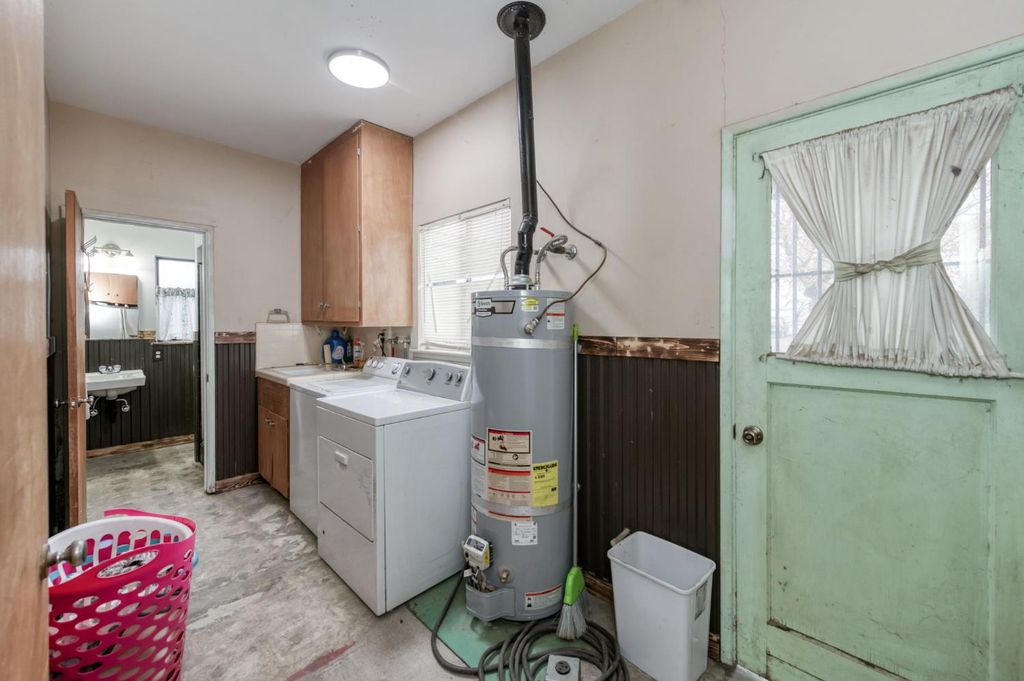 Image 22 of property listing at 1055 E Dinuba Avenue, Reedley, CA 93654