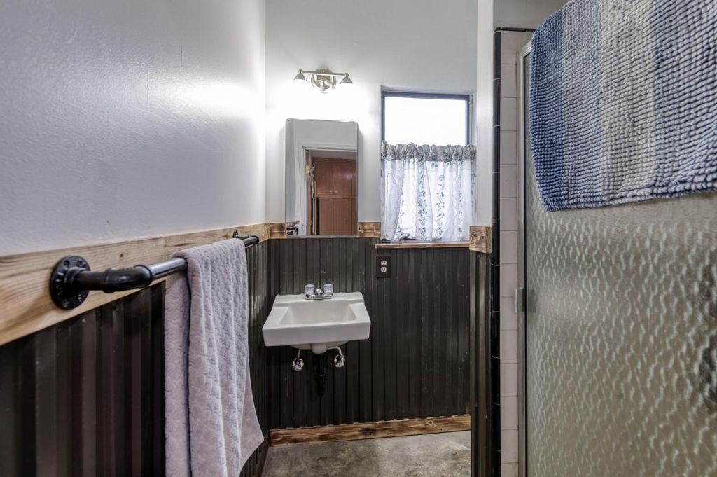 Image 23 of property listing at 1055 E Dinuba Avenue, Reedley, CA 93654