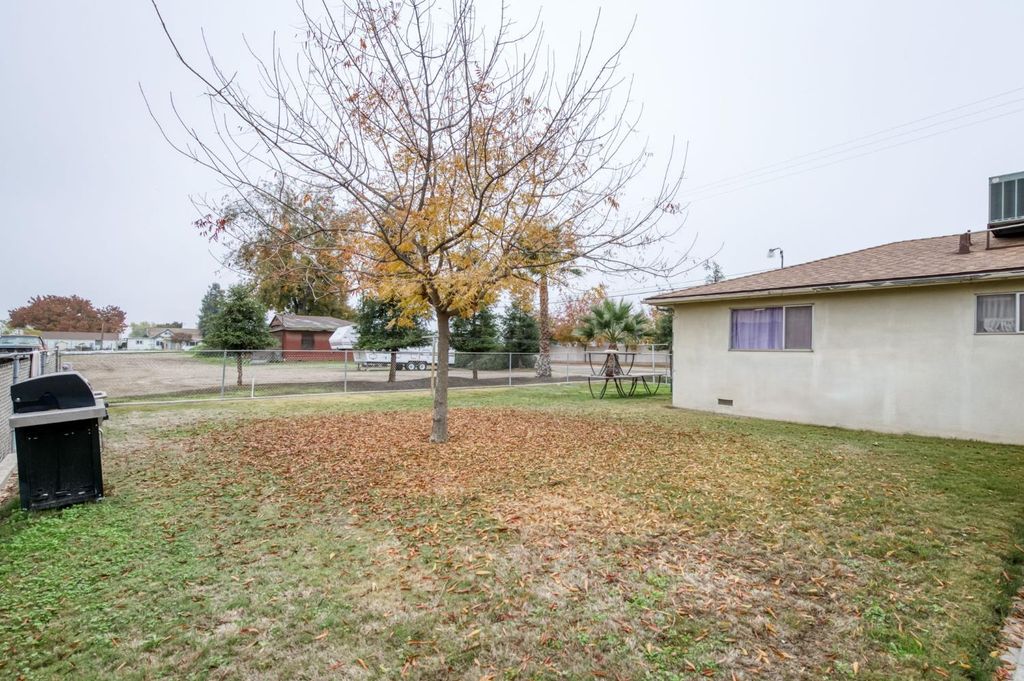 Image 30 of property listing at 1055 E Dinuba Avenue, Reedley, CA 93654