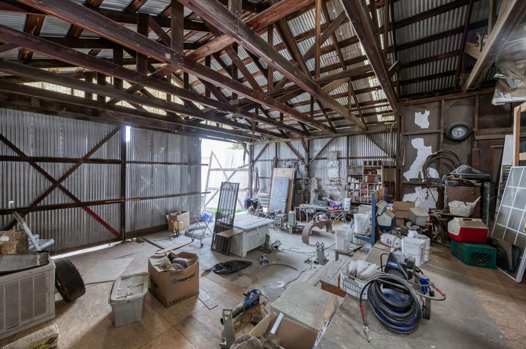 Image 32 of property listing at 1055 E Dinuba Avenue, Reedley, CA 93654