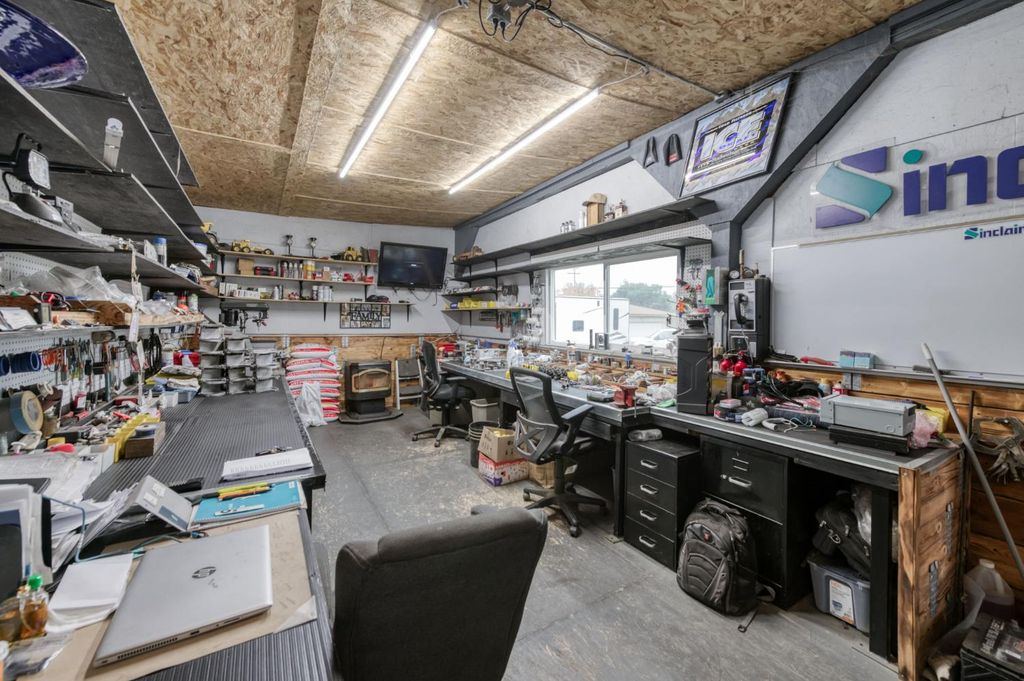 Image 36 of property listing at 1055 E Dinuba Avenue, Reedley, CA 93654