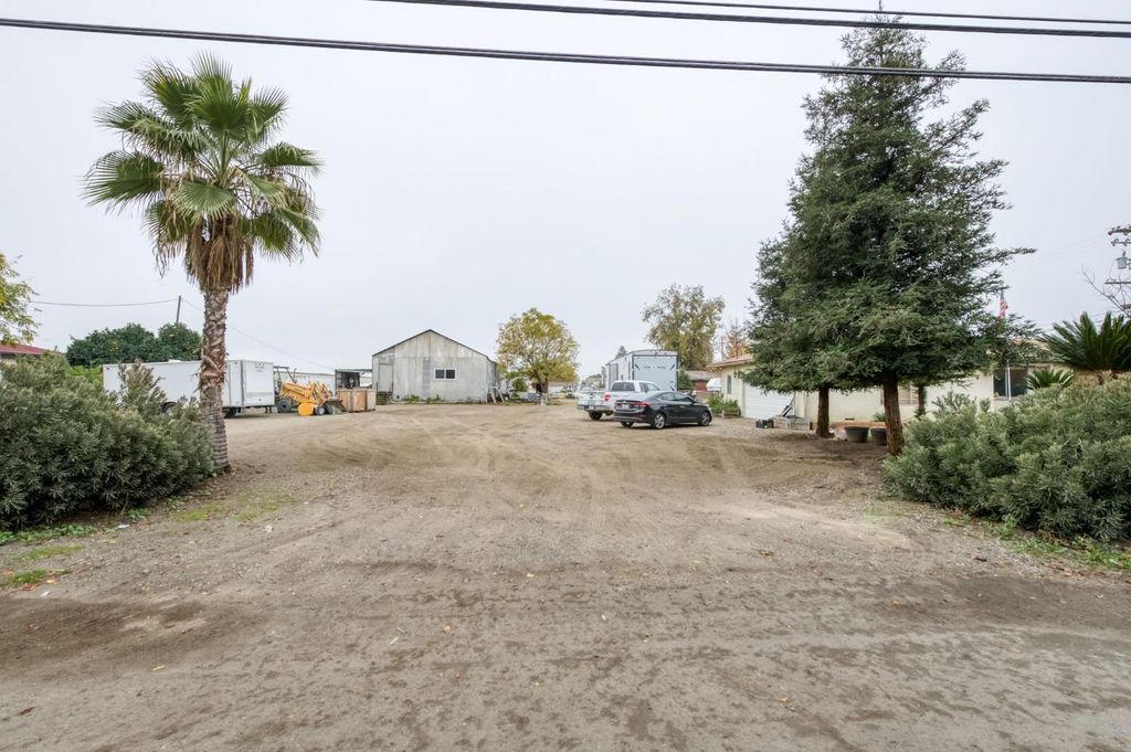 Image 39 of property listing at 1055 E Dinuba Avenue, Reedley, CA 93654