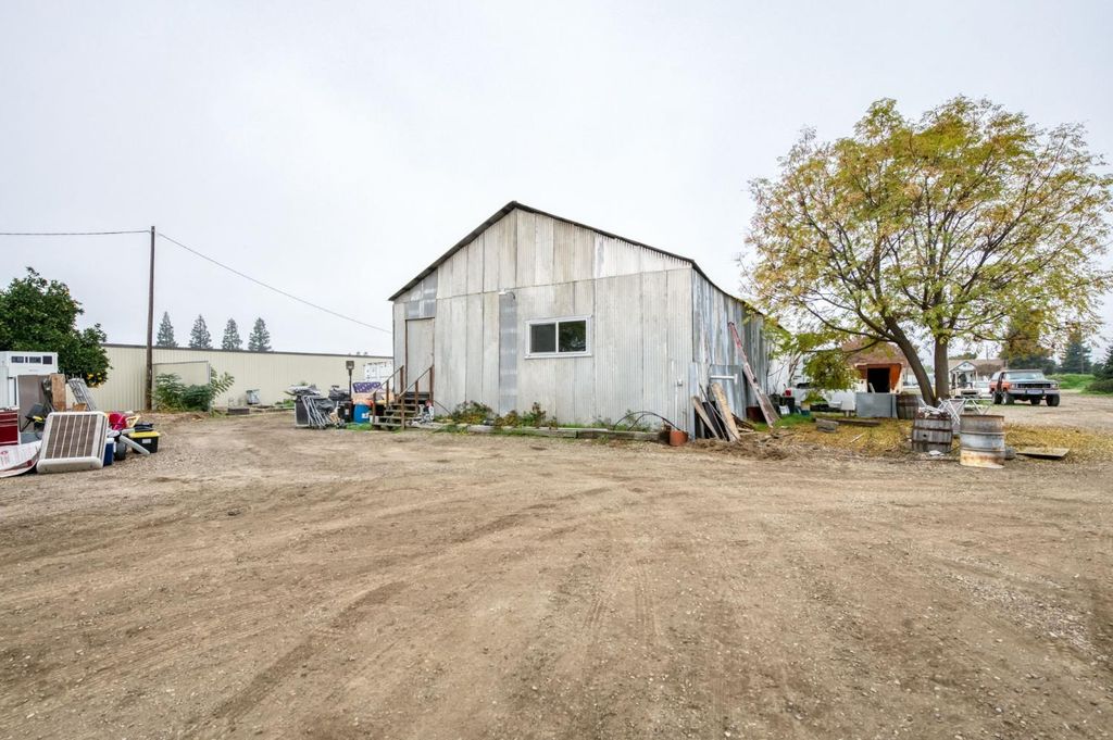 Image 41 of property listing at 1055 E Dinuba Avenue, Reedley, CA 93654
